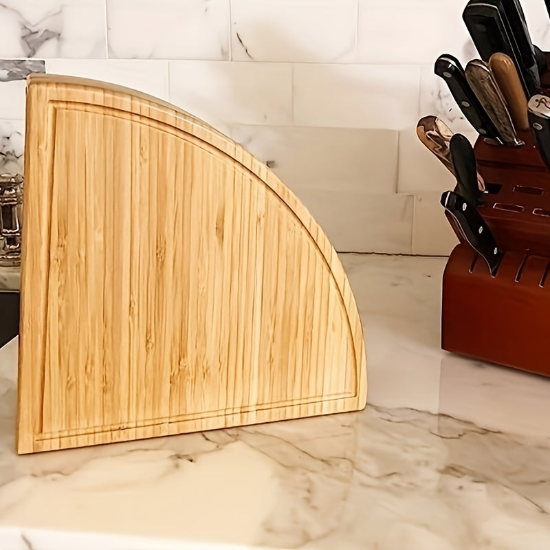 Elegant set av skärbrädor i bambu för ost och snacks