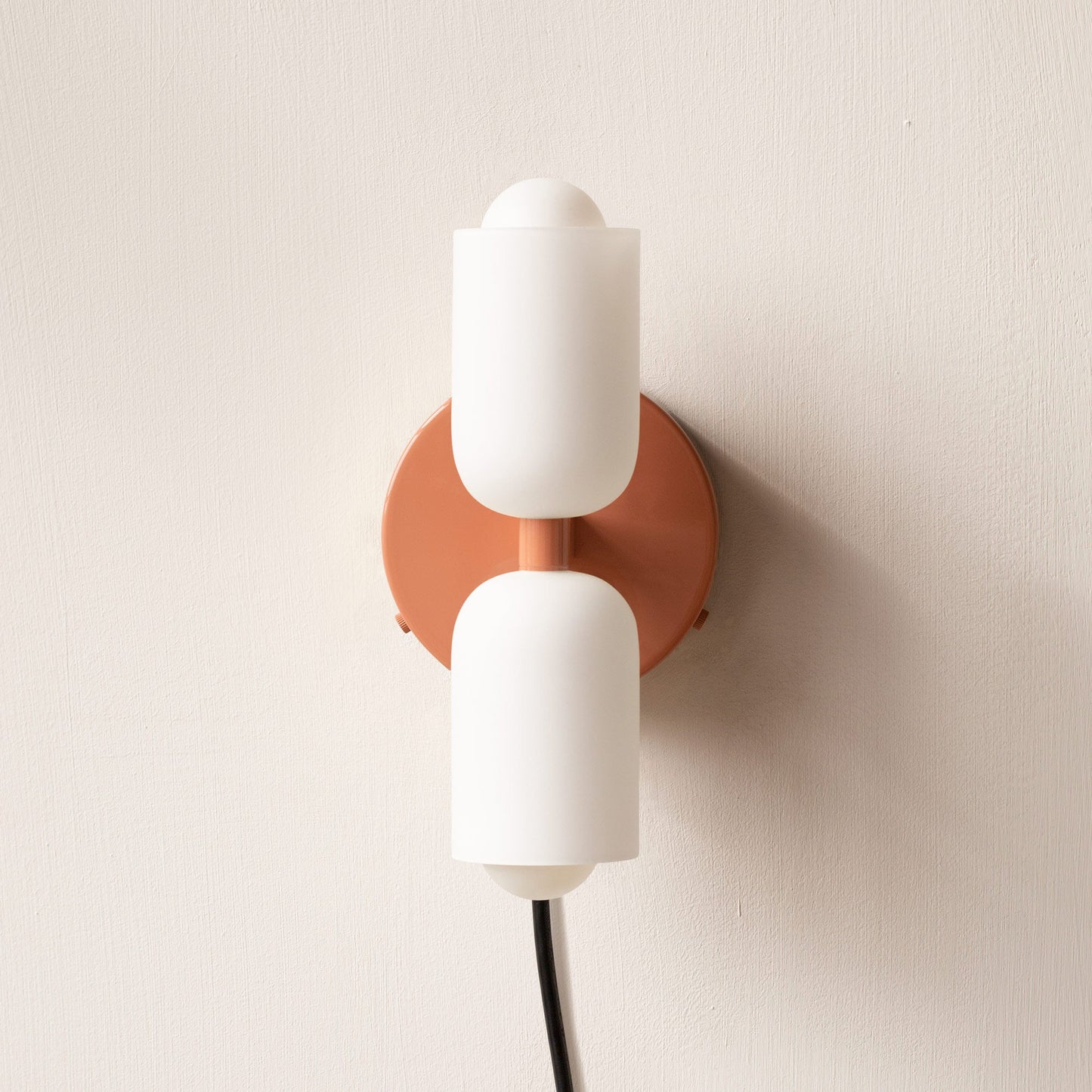 Modern LED-vägglampa i akryl med justerbar belysning