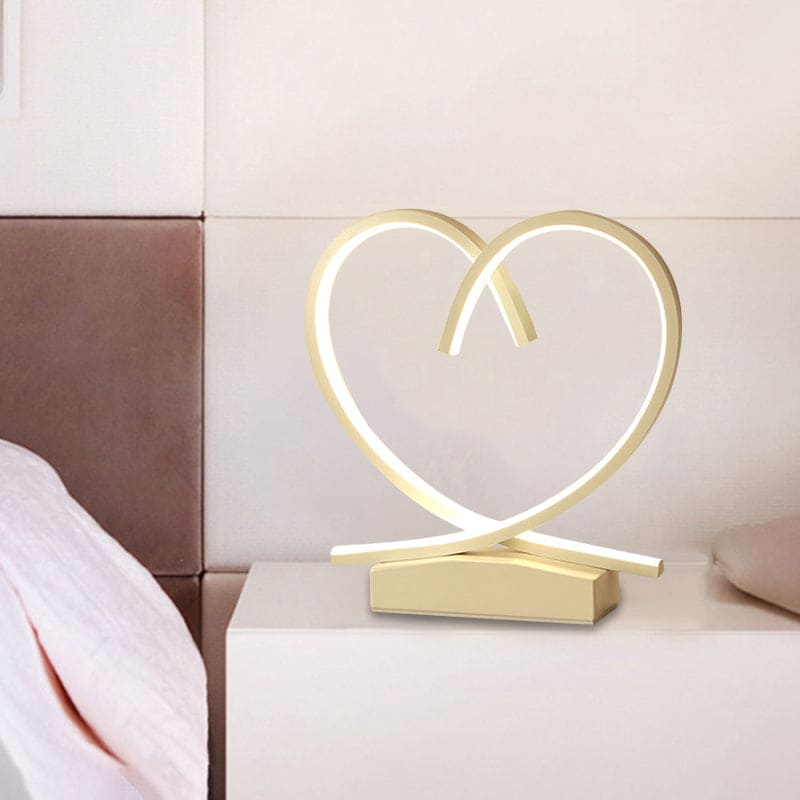 Charmigt sängbord i bränt trä