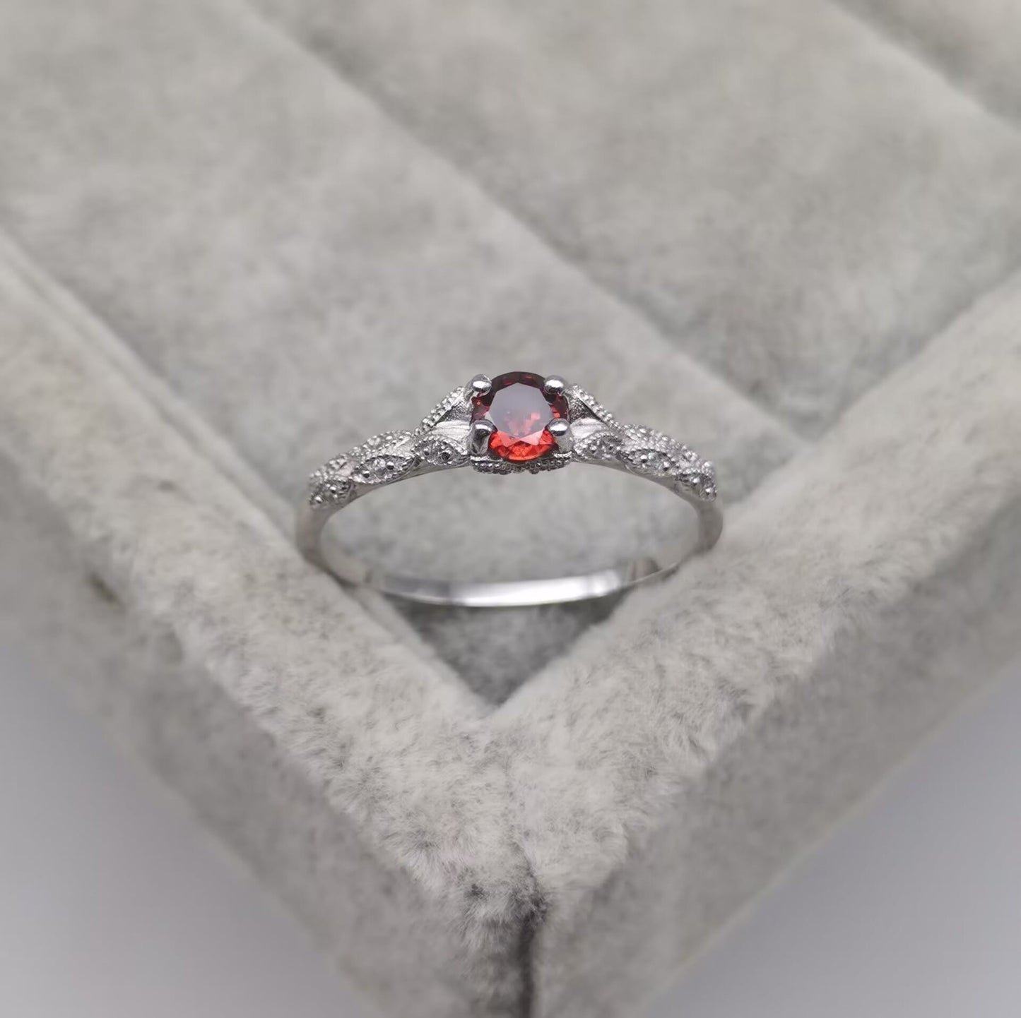 Elegant ring med ametist och zirkonia – Luminara