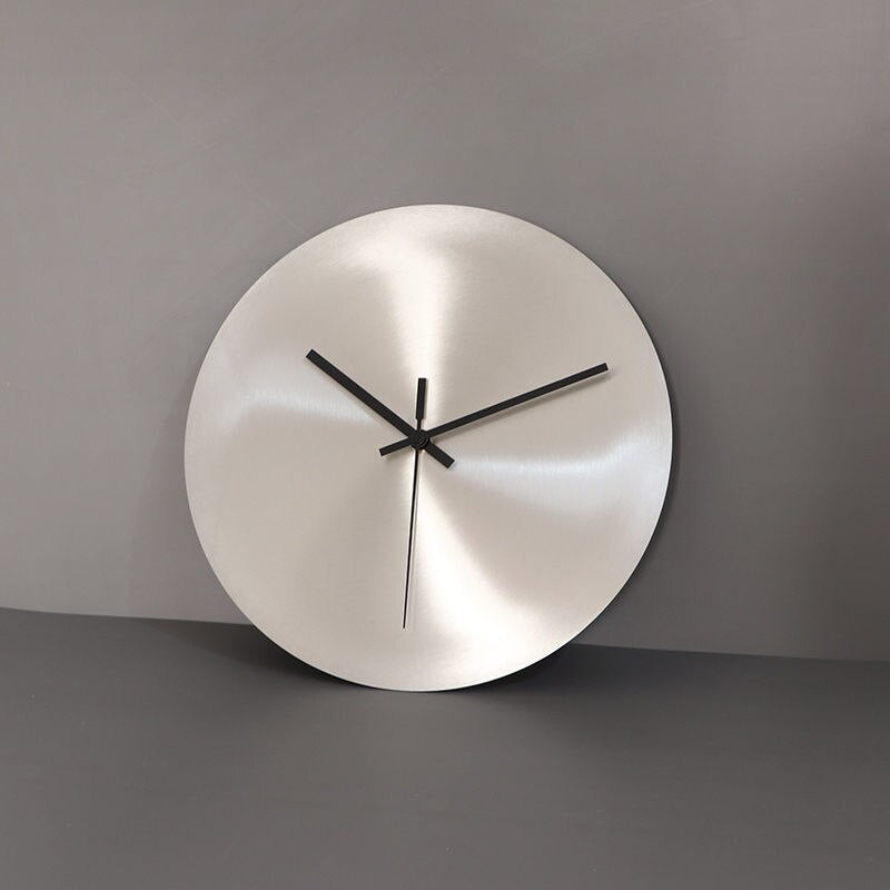 Minimalistisk Väggklocka i Rostfritt Stål - Eleganse för Hemmet