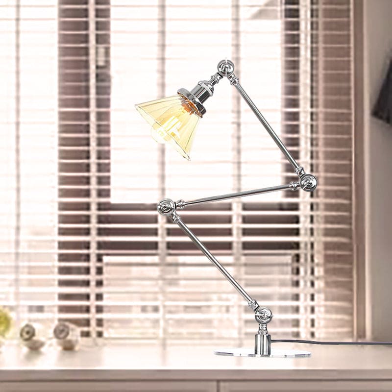 Stilfuld Bordlampe i Klart Kegleformet Glas