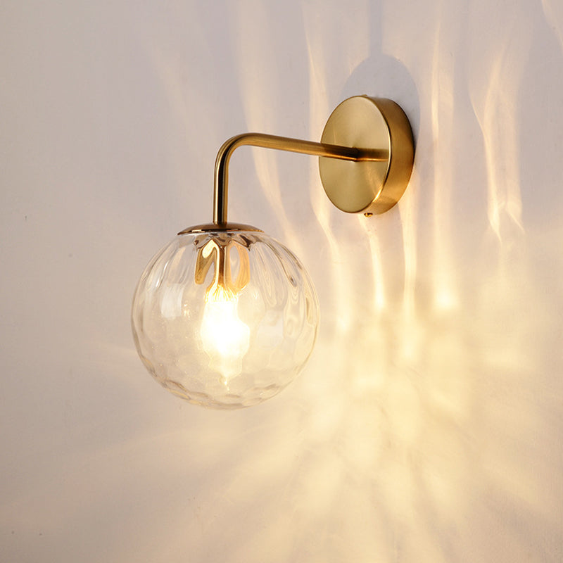 Modern Vägglampa i Glas med Elegant Guldfinish