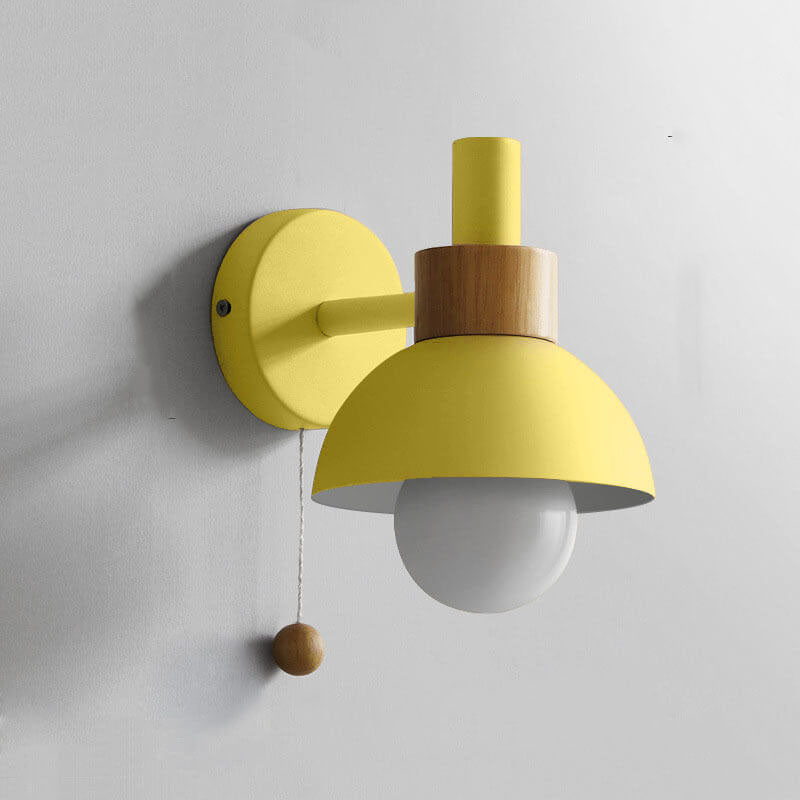 Farverig Væglampe i Moderne Design med Glaskuppel