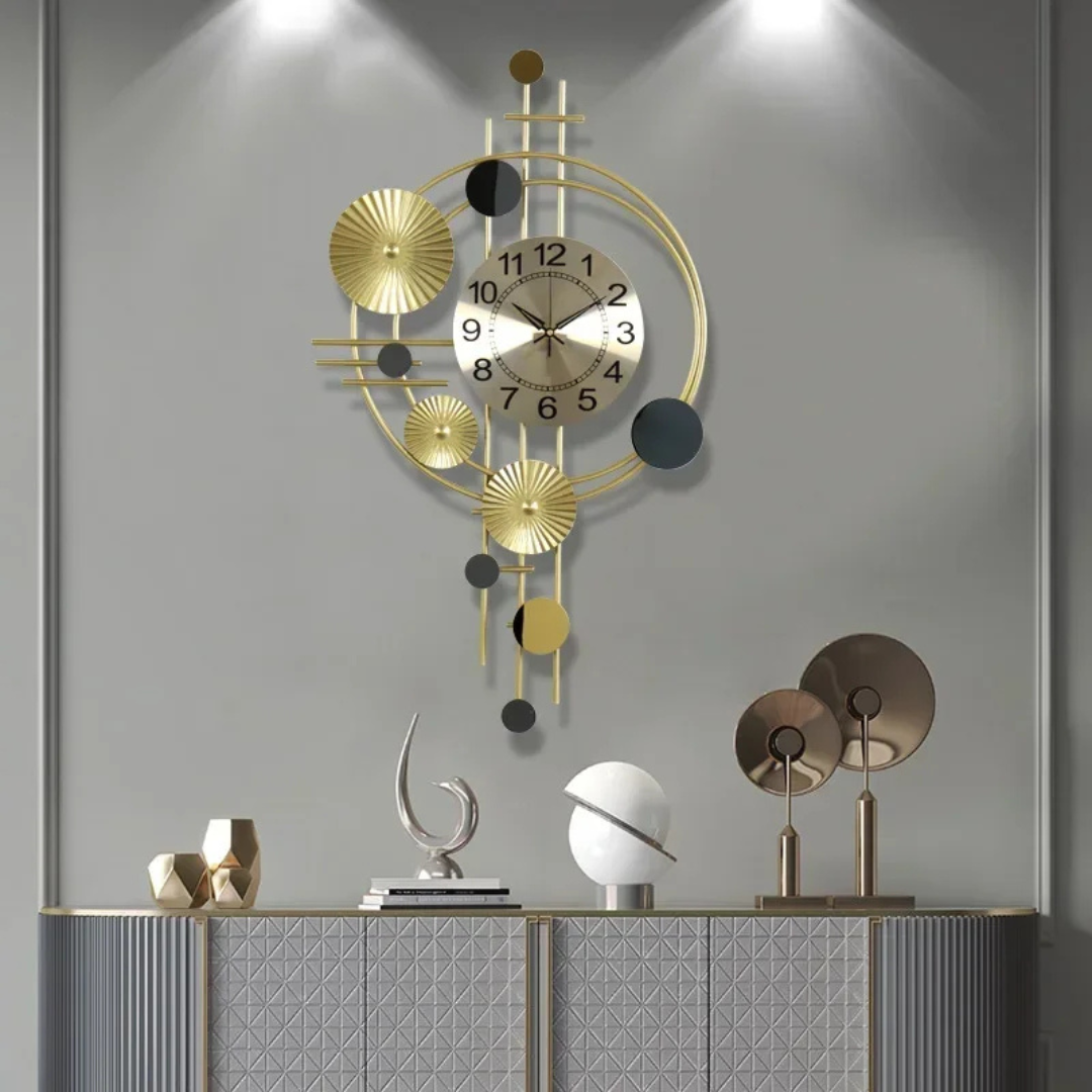 Store væguro med unik design
