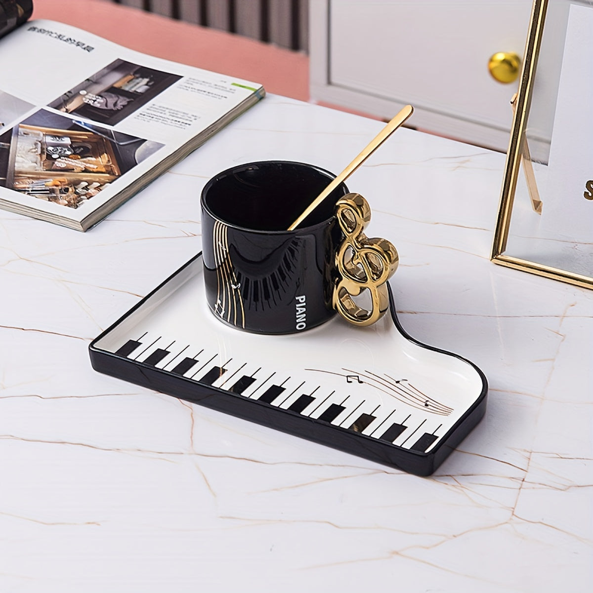 Elegant set med kopp och fat för musikälskare – Pianissimo-smak