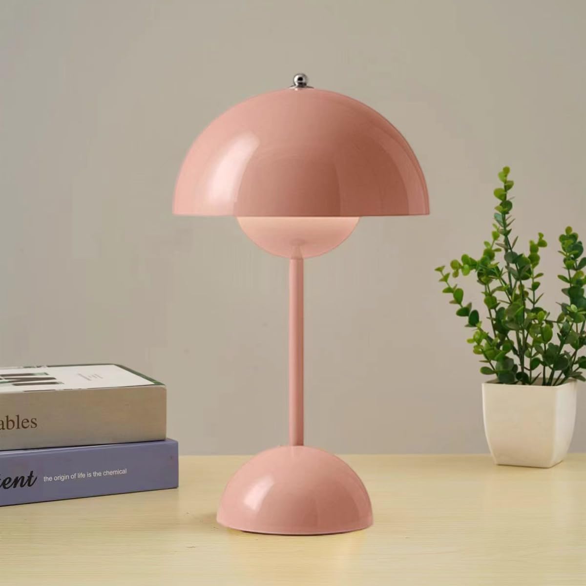 Elegant skandinavisk bordslampa med justerbart ljus