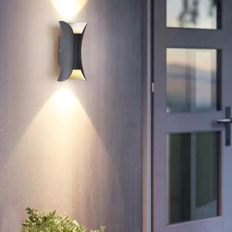 Vandtæt LED Udendørs Væglampe i Aluminium – Stilrent Design