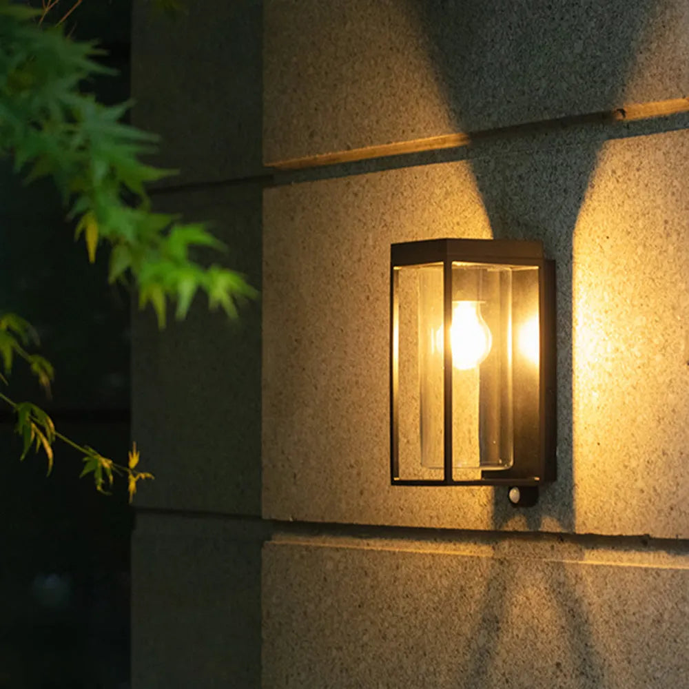 Elegant Utomhuslampa i Svart Metall med Glas och Solenergi