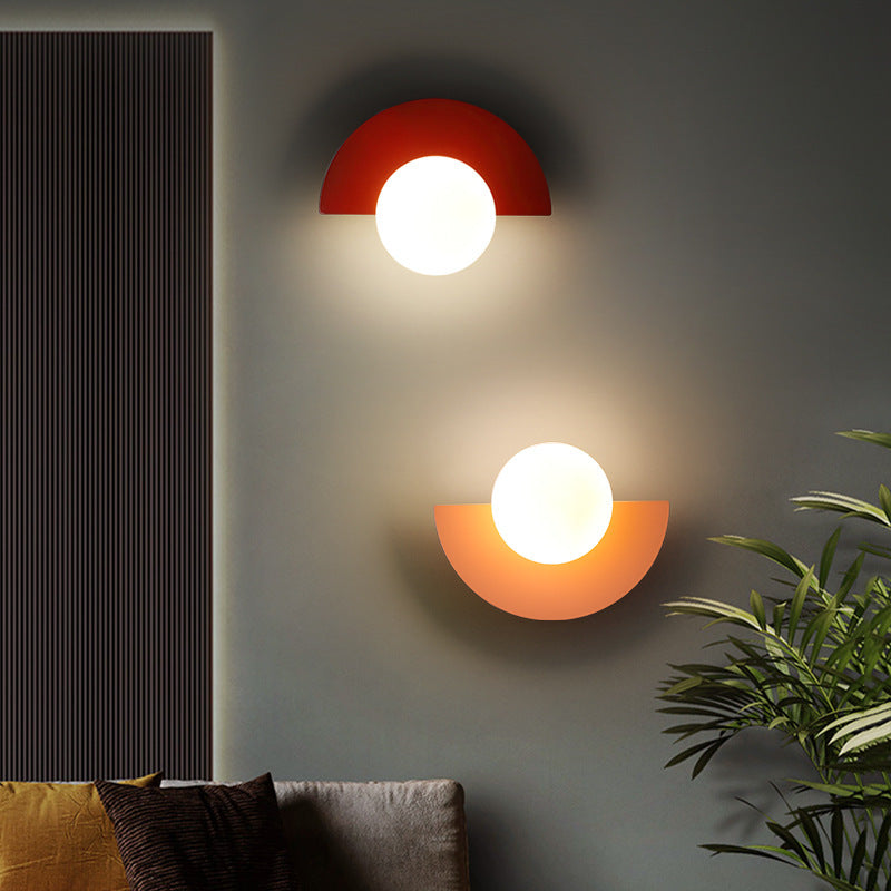 Elegant Væglampe med Glasglobe – Moderne Geometrisk Design