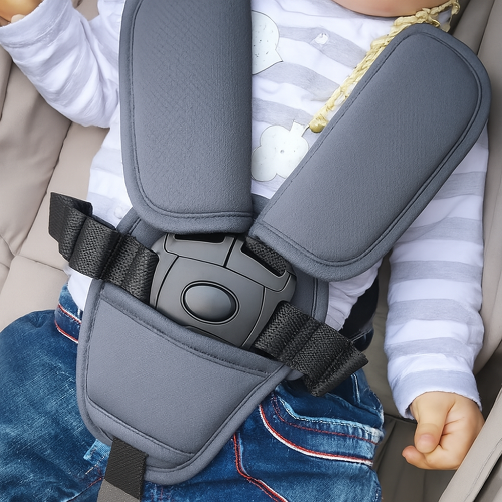 Mjukt och ventilerande bilsätesskydd för baby med säkerhetsbälte