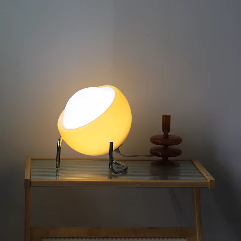 Elegant Bauhaus Bordlampe med Blødt Lys og Rustfri Stålbase