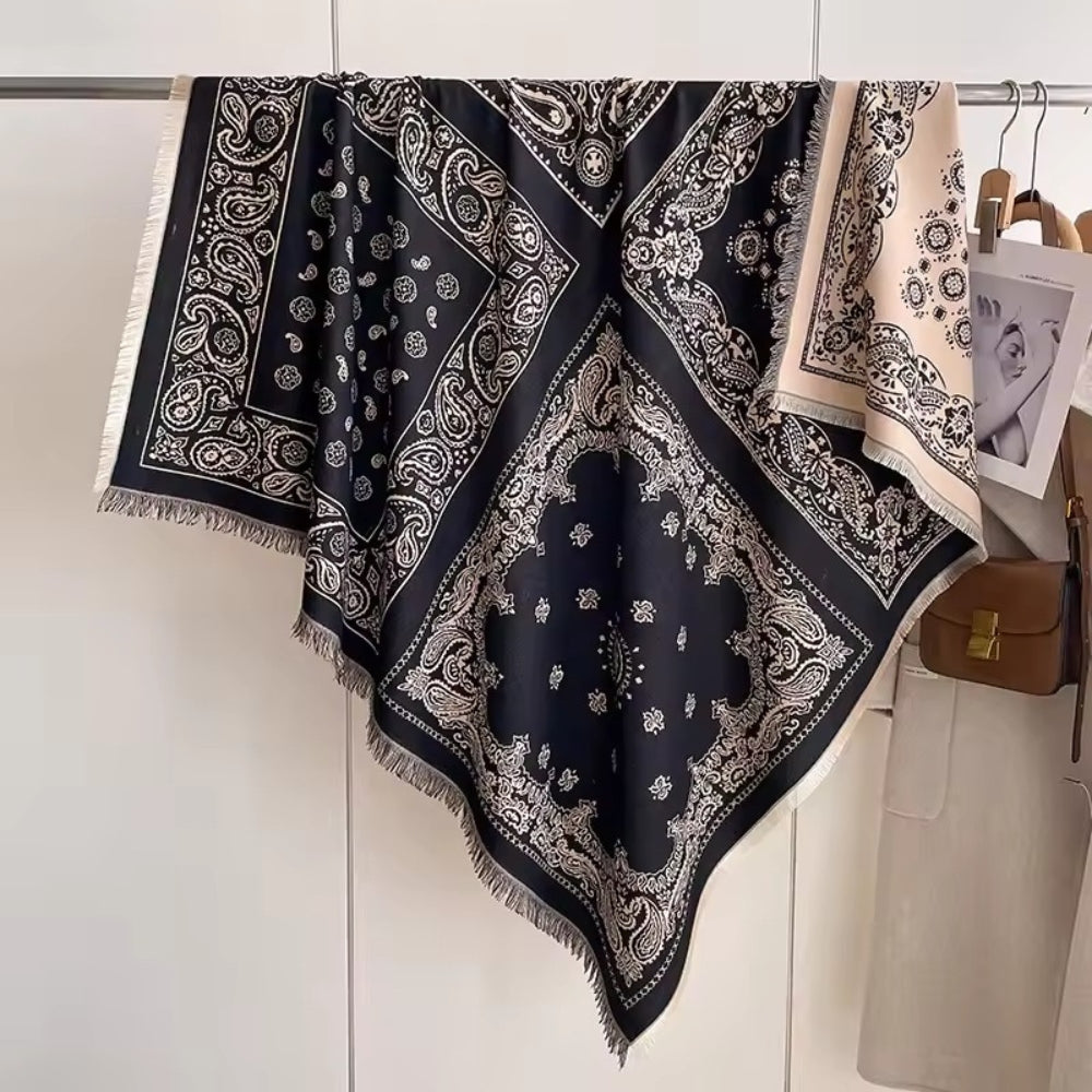 Blomstret Tørklæde i Blød Polyester – Stilfuld og Behagelig