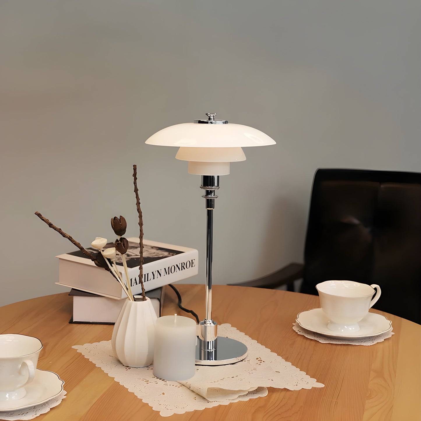 Elegant LED Bordlampe i Glas – Skandinavisk Design og Stemning