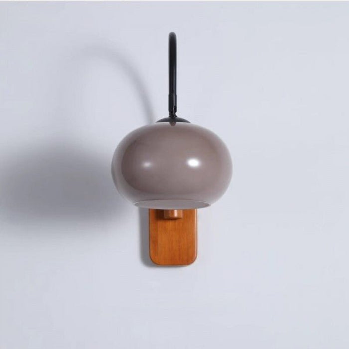 Vridbar Vägglampa i Bauhaus Stil med Bärnstensfärgat Glas