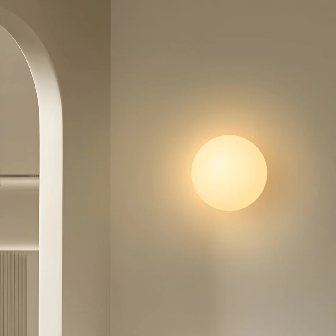 Modern LED-vägglampa i glas för mjukt inomhusljus
