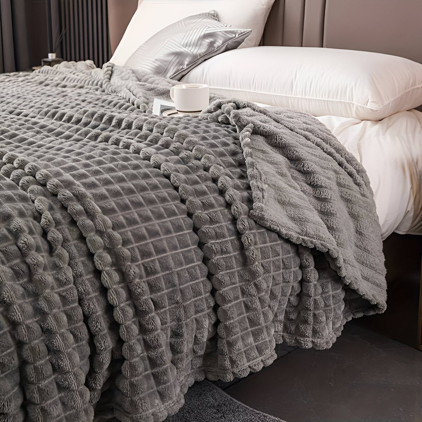 Ultrafluffy koralfarvet fleece-tæppe med struktureret plaid design