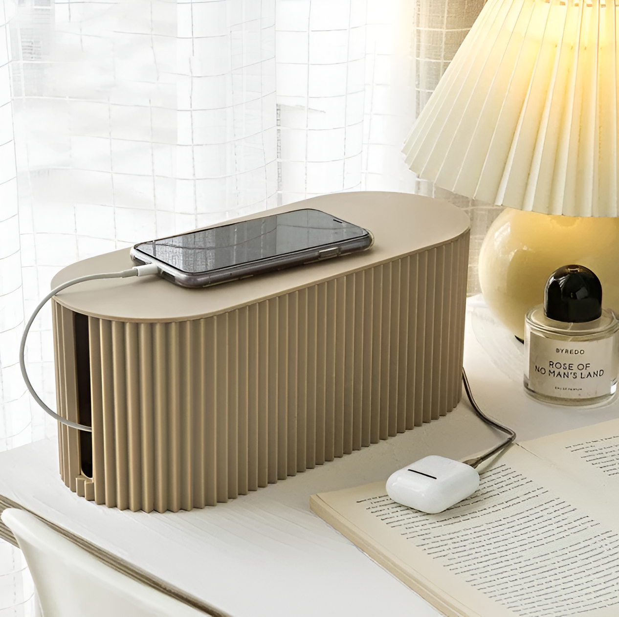 Elegant kabelbox i makaronfärger – Ladda och organisera stilfullt