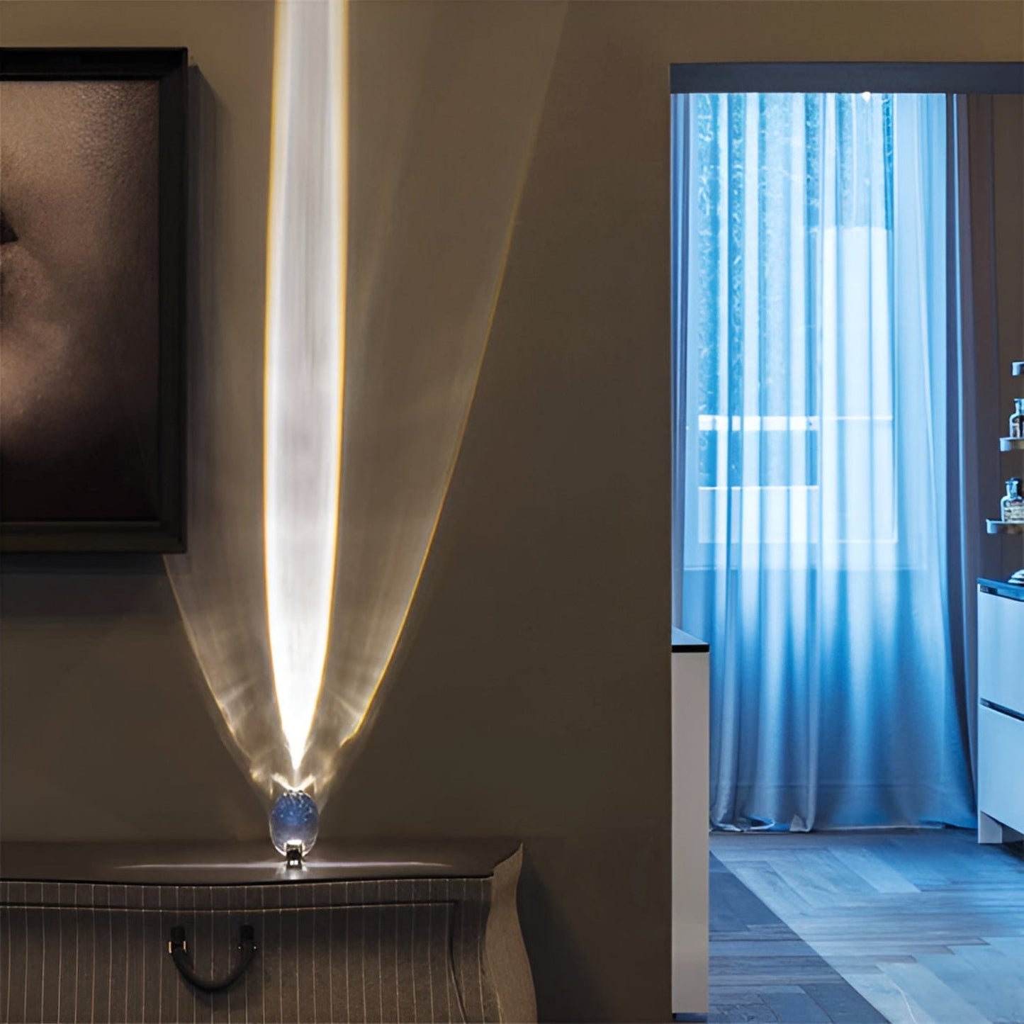 Elegant Krystallampe med Betagende Lysrefleksioner