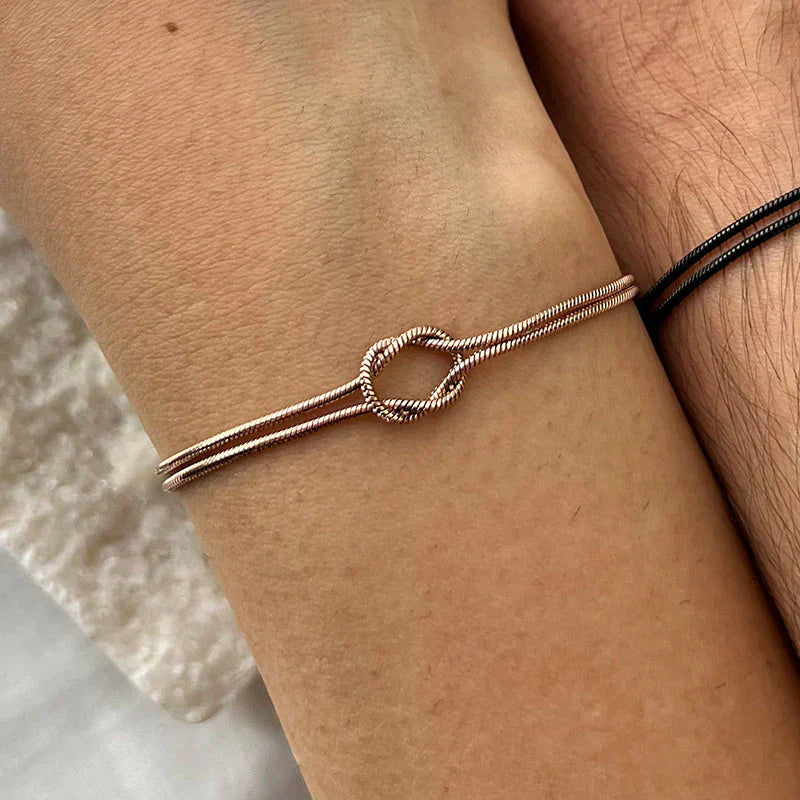 Elegant Nodeløs Armring – Atria