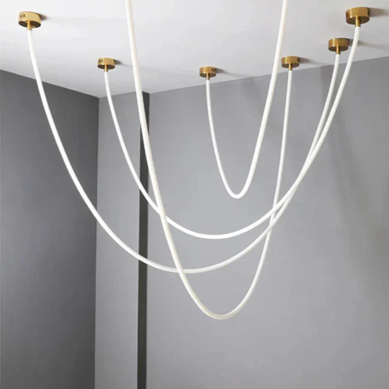 Stilren LED Taklampa med 360° Belysning för Moderna Hem