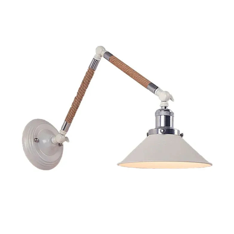 Elegant Vägglampa med Justerbara Armar och Modern Design