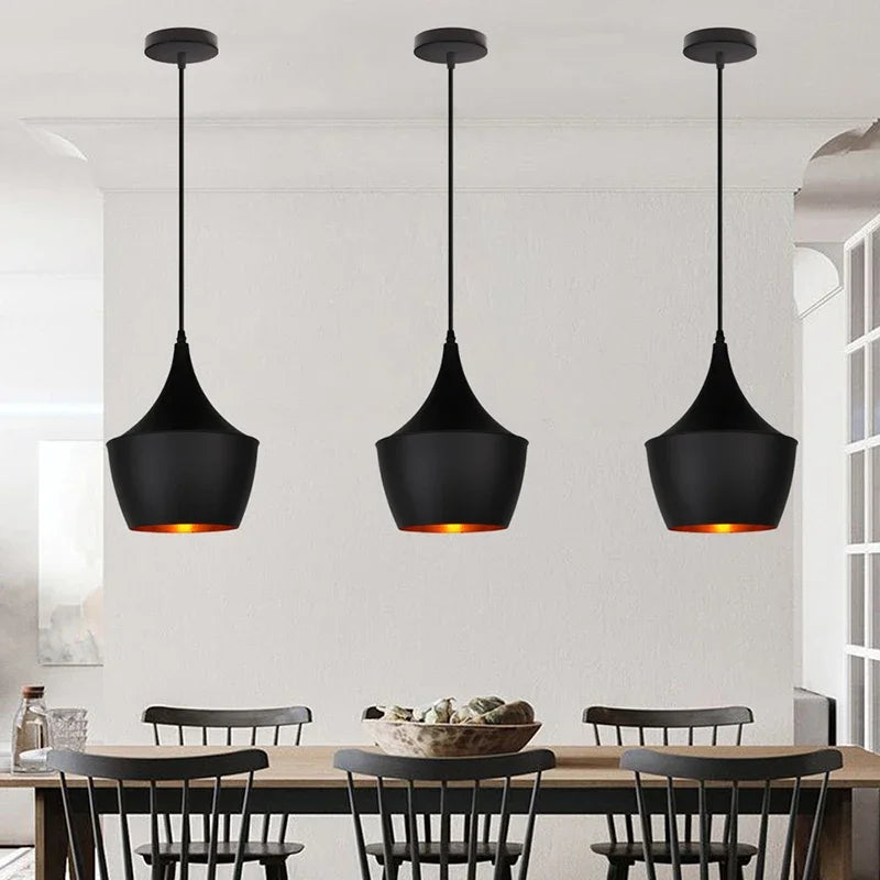 Stilren aluminiumpendel med bred ljusspridning
