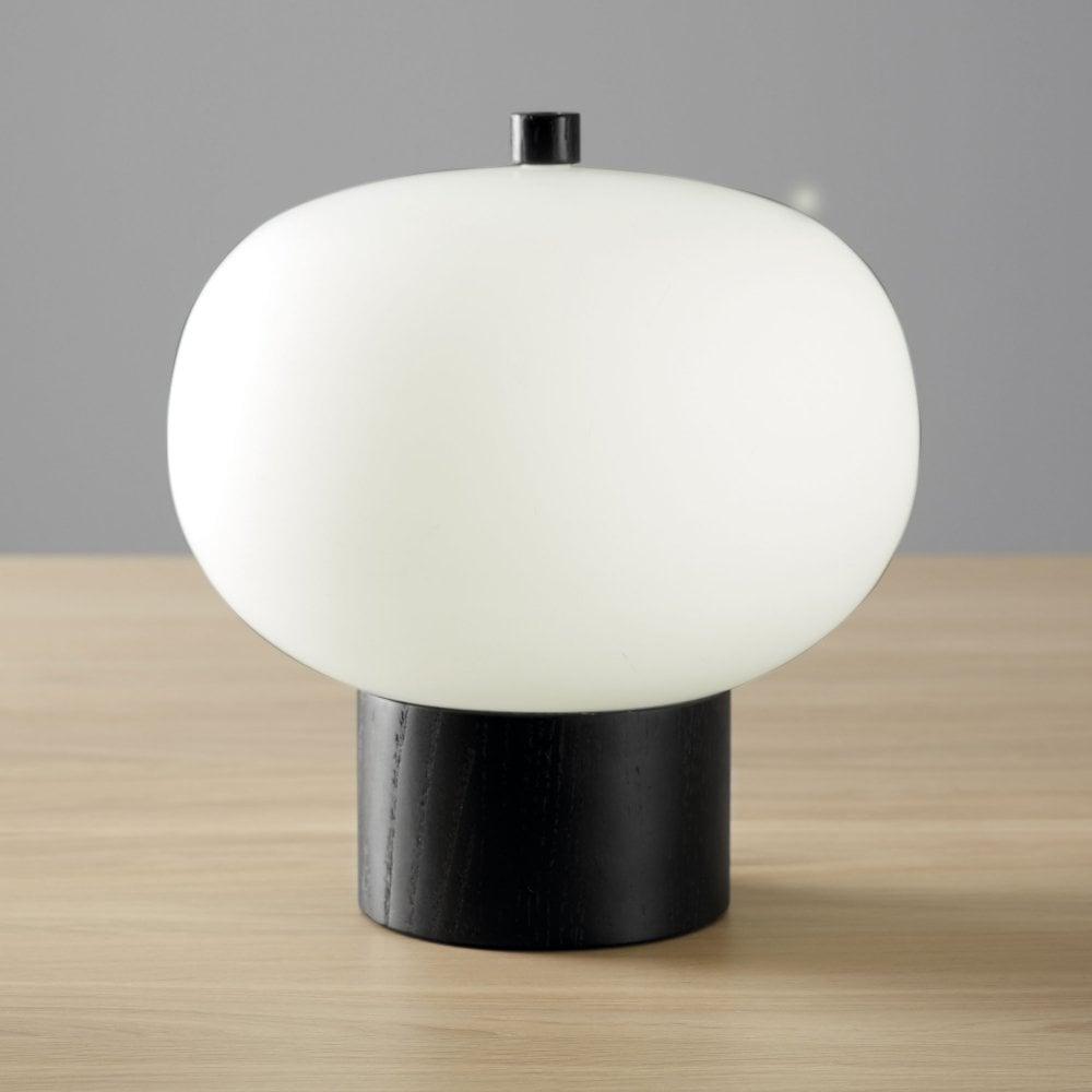 Elegant LED Bordlampe med Træbase - Perfekt til Moderne Indretning