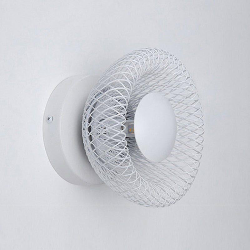 Elegant Væglampe i Metal til Stilfuldt og Pladsbesparende Lys