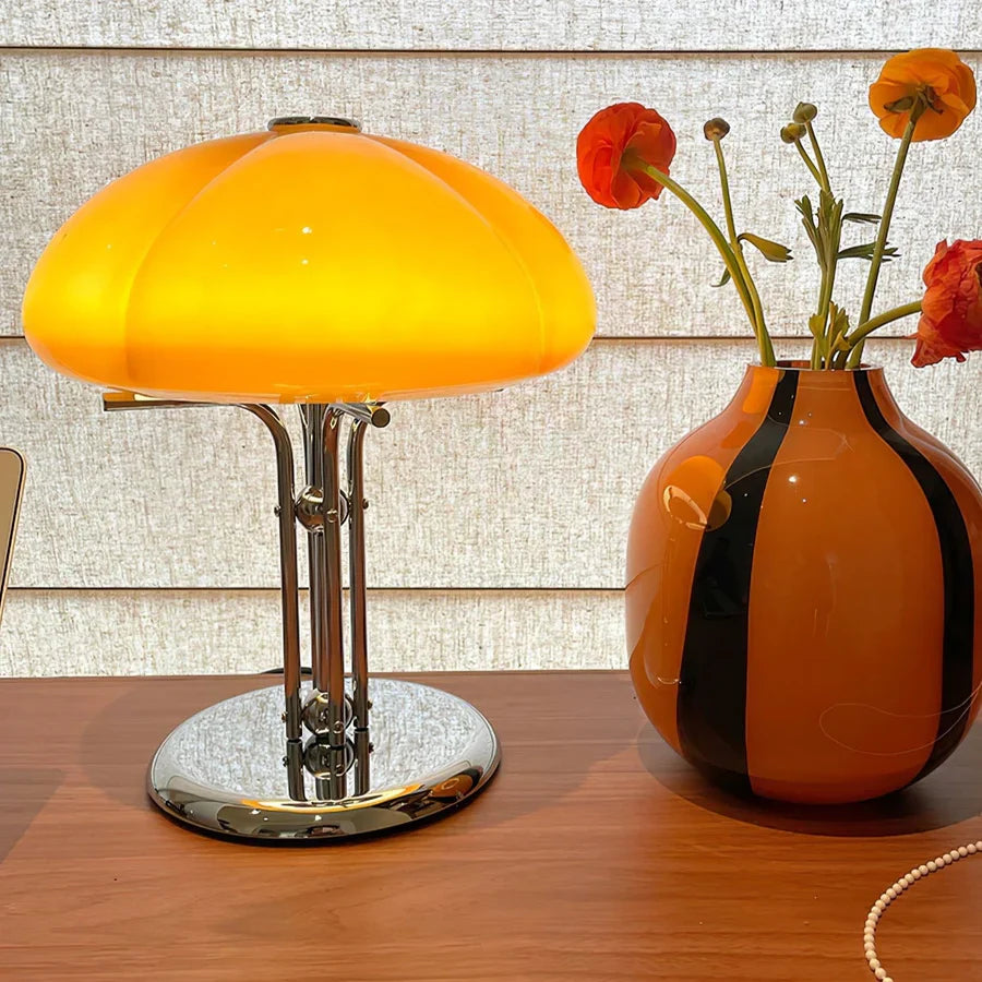 Bordlampe med Ravfarvet Glas - Skab Hygge og Elegance