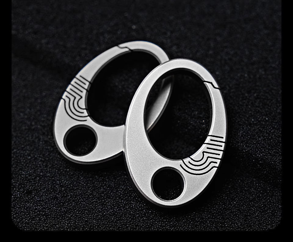 Mini Nøglering i Ren Titanium: EDC Tryk-Lås Charm Værktøj