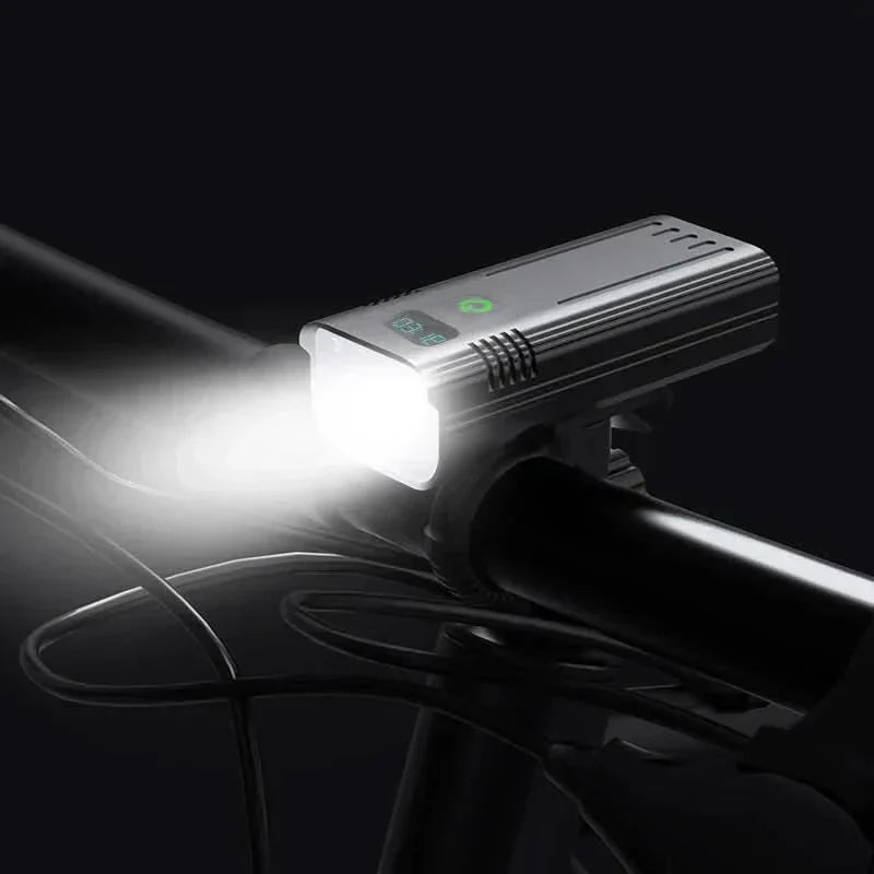 LED-cykellampa med 5000 lumen för maximal säkerhet på natten