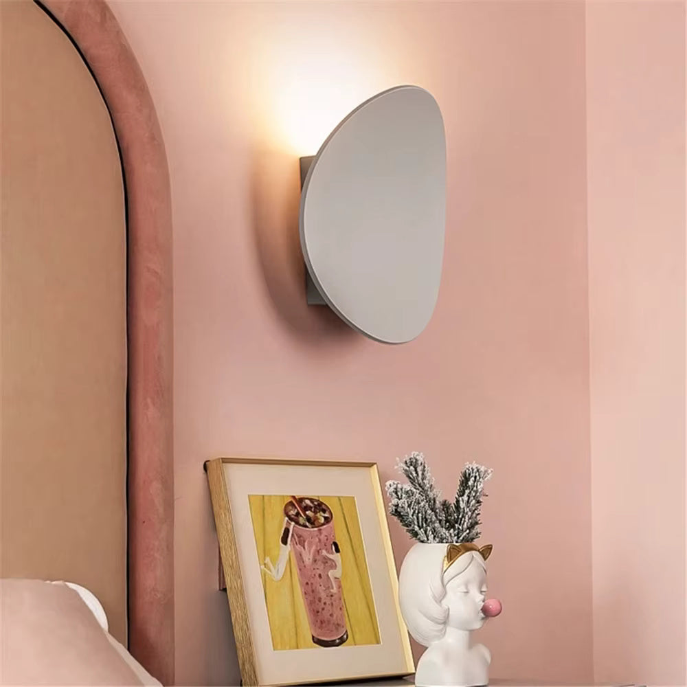 Elegant vägglampa i vågformad design – minimalistisk och modern