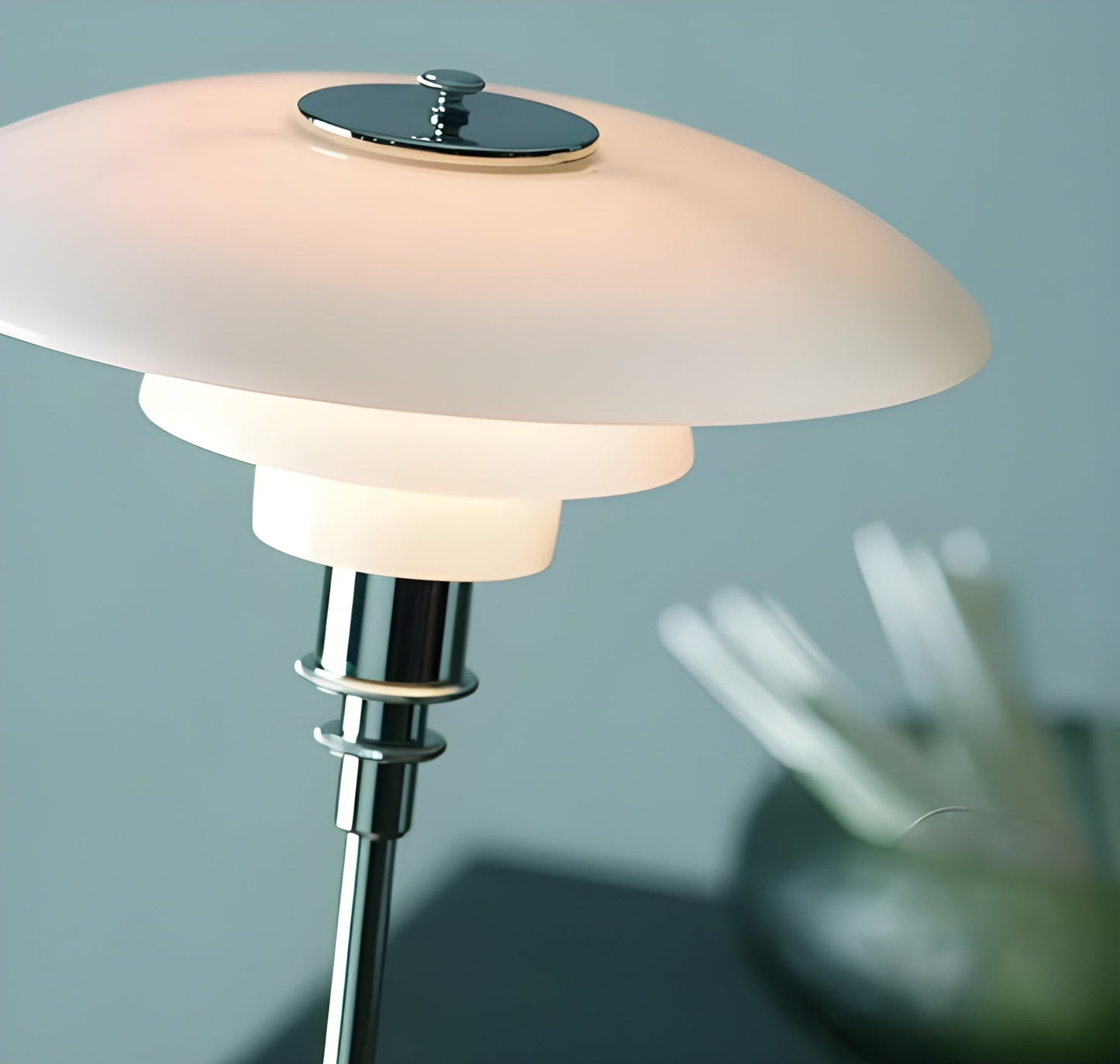 Elegant LED Bordlampe i Glas – Skandinavisk Design og Stemning