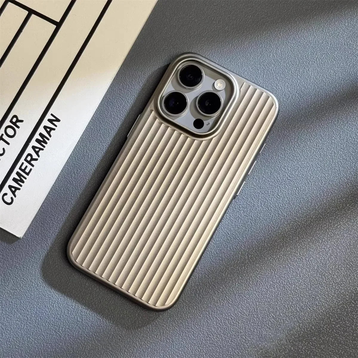 Titanium Cover til iPhone: Slankt Design med Stærk Beskyttelse