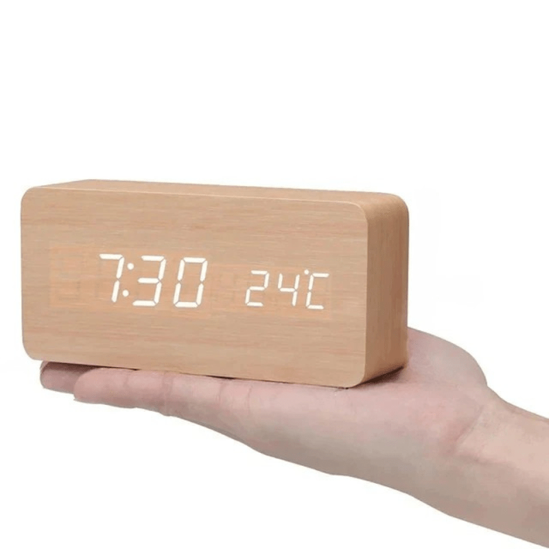 SmartTræ LED Ur – Stemmestyring og Elegant Design til Hjemmet