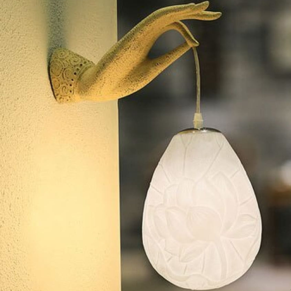 Unik Væglampe med Skulpturalt Design og Blødt Lys