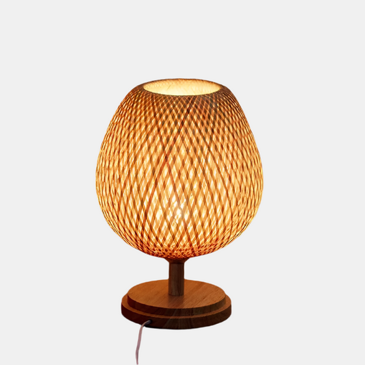 Bambusbordlampe med varm belysning og tidløs elegance