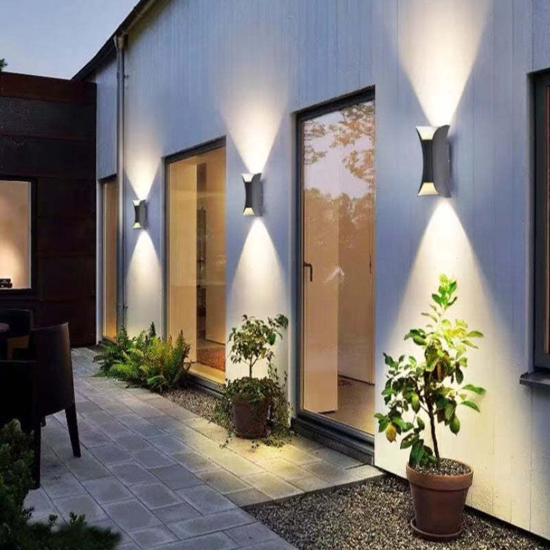 Vandtæt LED Udendørs Væglampe i Aluminium – Stilrent Design