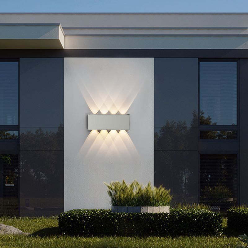 Vandtæt LED-udendørslampe i aluminium med imponerende lys