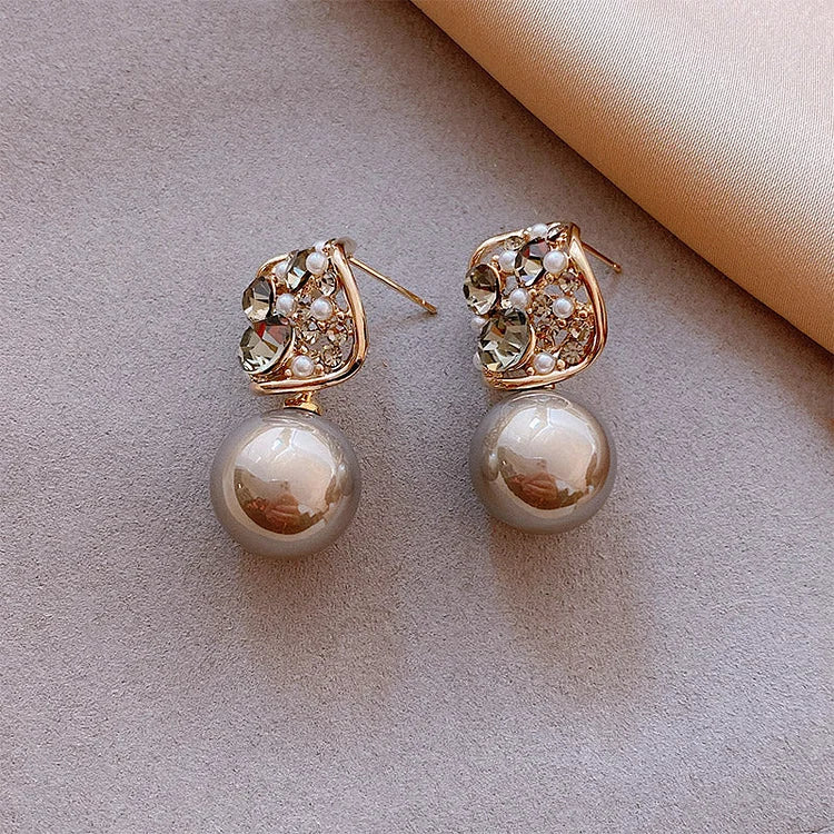 Grå/Taupe Krystal Perle Øreringe – Elegant Design
