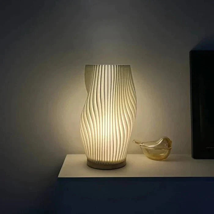 USB-bordlampe med justerbar lysstyrke og bølgeformet design