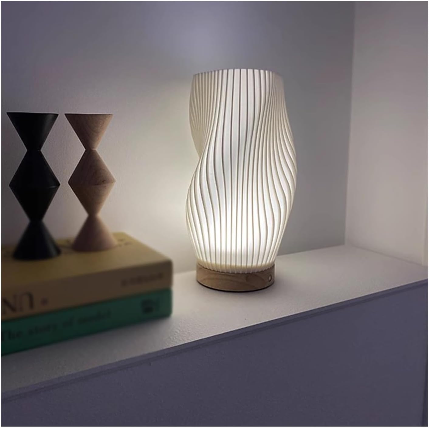 USB-bordlampe med justerbar lysstyrke og bølgeformet design