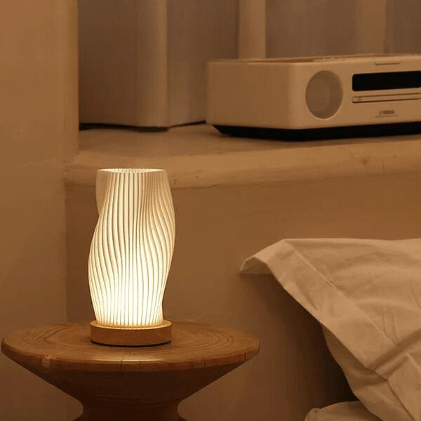 USB-bordlampe med justerbar lysstyrke og bølgeformet design