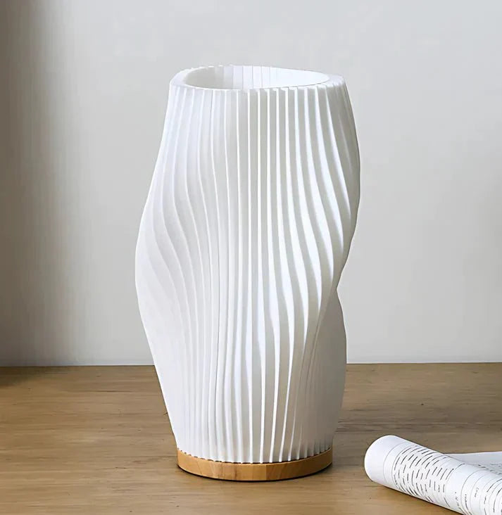 USB-bordlampe med justerbar lysstyrke og bølgeformet design