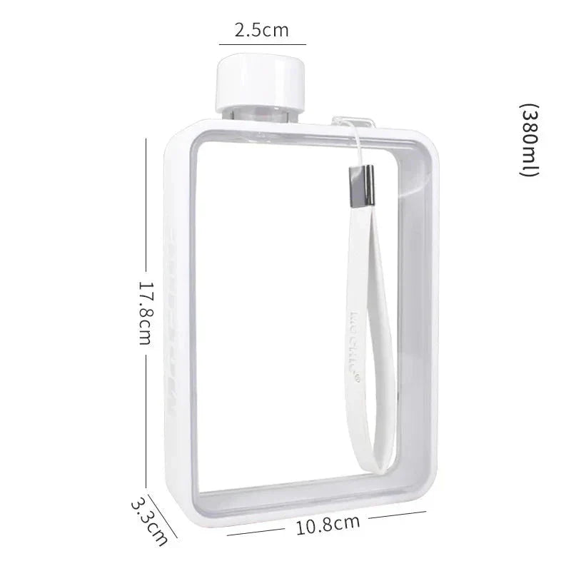 Flad gennemsigtig vandflaske