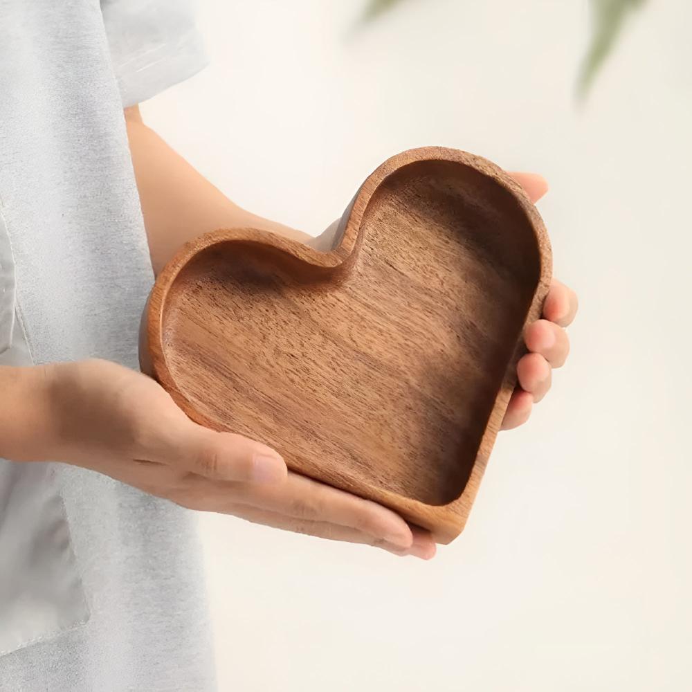 Hjärtformade snacksskålar i massivt valnötsträ - set om 4