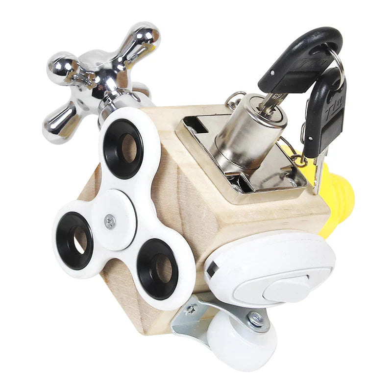 Lærende Aktivitetskubus i Træ – Styrk Motorik & Selvstændighed