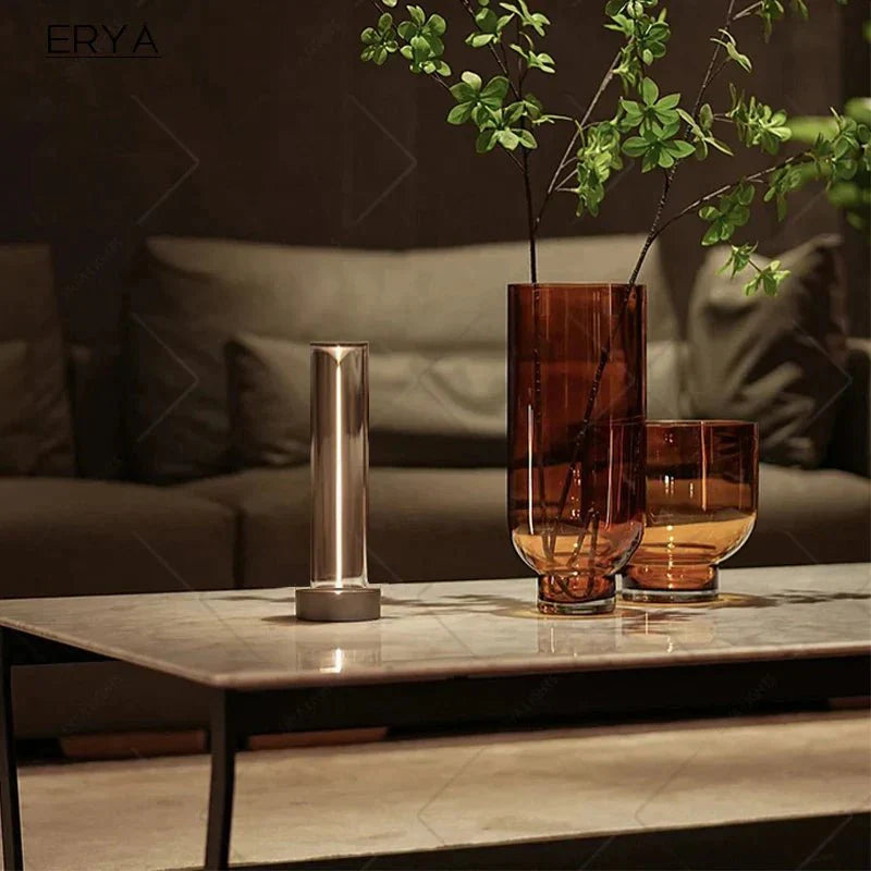 Stilren Bordlampe med LED-Lys til Moderne Indretning