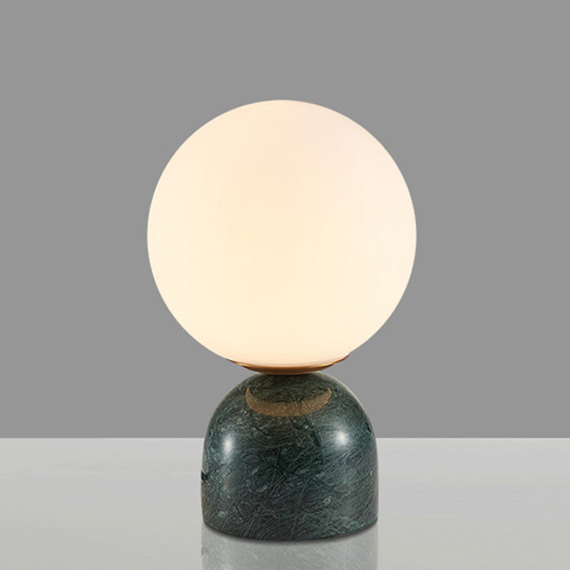 Elegant Bordlampe med Glasglobus og Stabil Stenbase